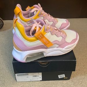 NWT - Jordan MA2 sneakers - white/white/arctic pink